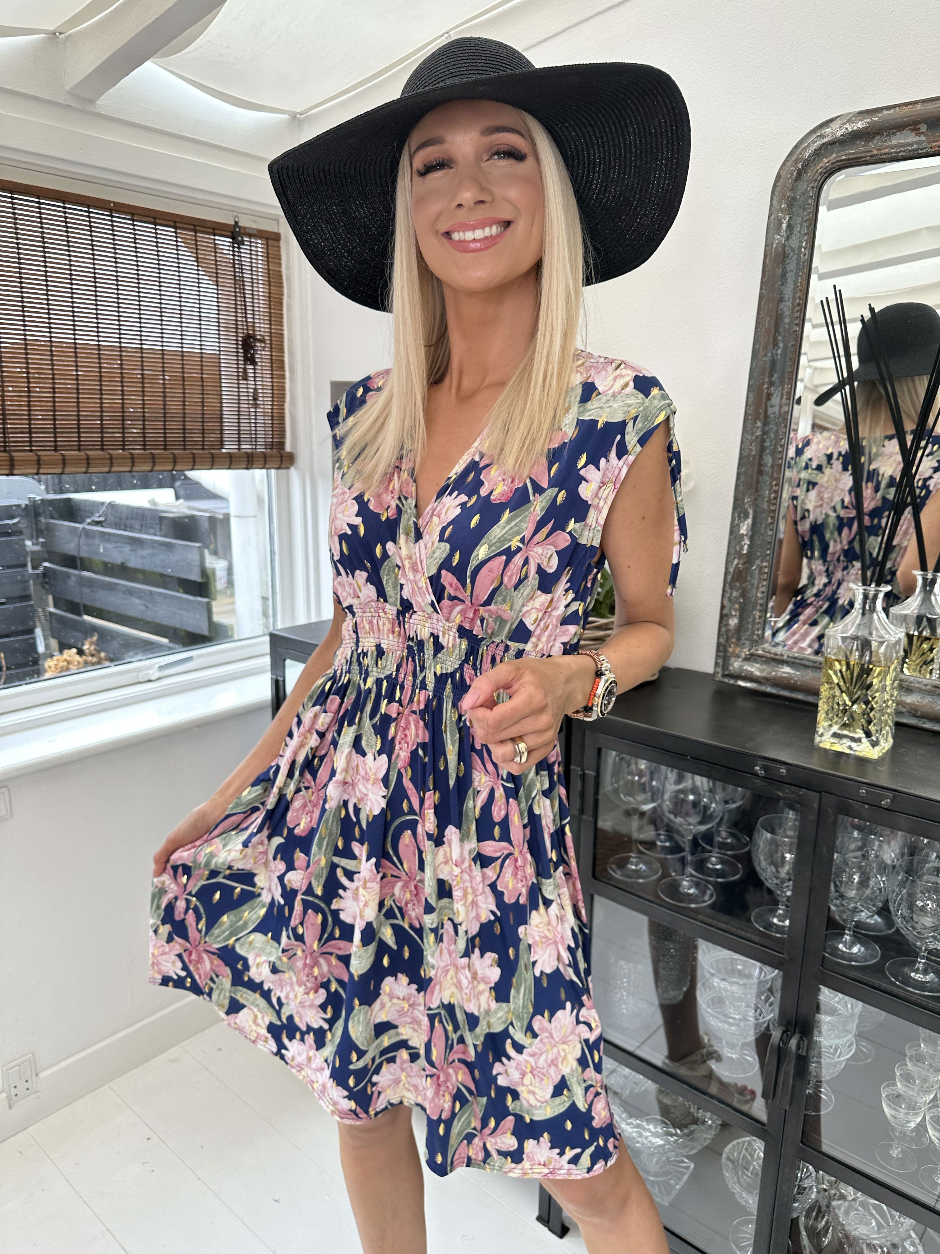 Pams Flower Short - Kort elastisk kjole i krølfrit stof